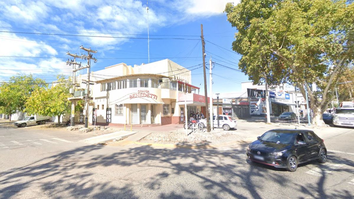 El hecho comenzó en la puerta de una carnicería de Carril Cervantes y calle Mariano Moreno, de Godoy Cruz, donde el delincuente intentó robar una moto. El hecho comenzó en la puerta de una carnicería de Carril Cervantes y calle Mariano Moreno, de Godoy Cruz, donde el delincuente intentó robar una moto.