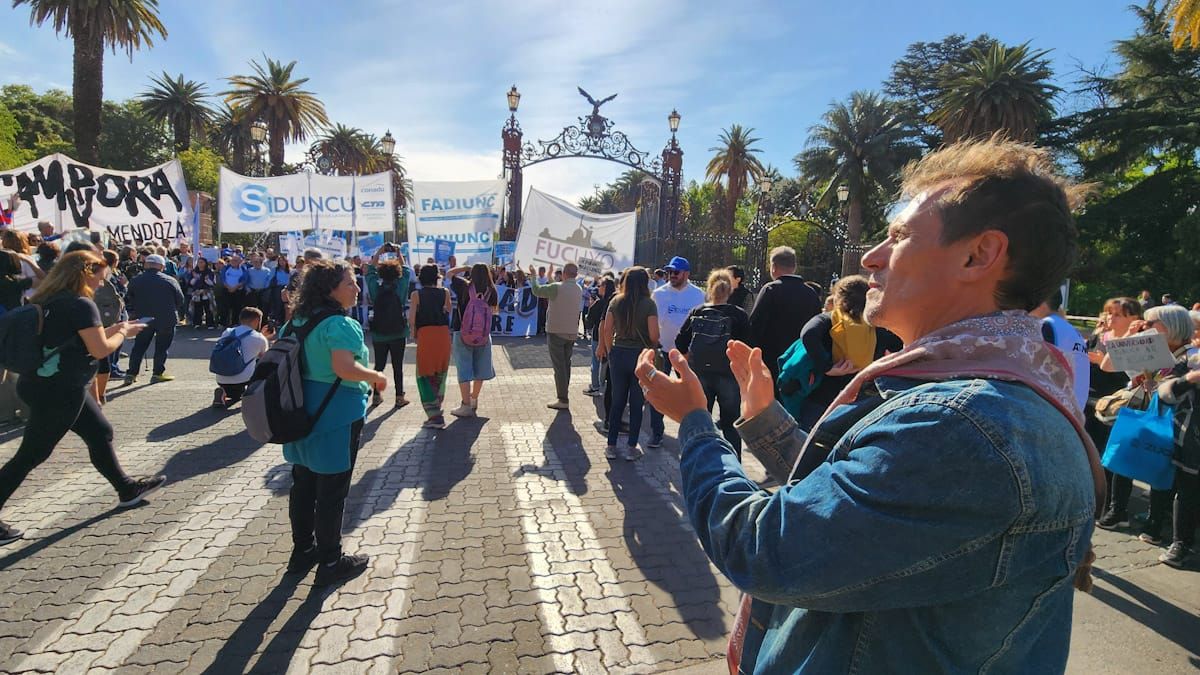 Estudiantes de la UNCuyo reclamaron mayores partidas para el funcionamiento de la universidad.