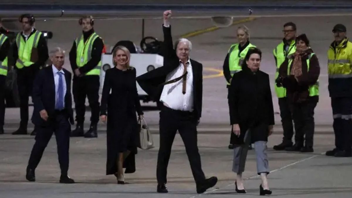 Julian Assange cuando fue liberado. Julian Assange cuando fue liberado.