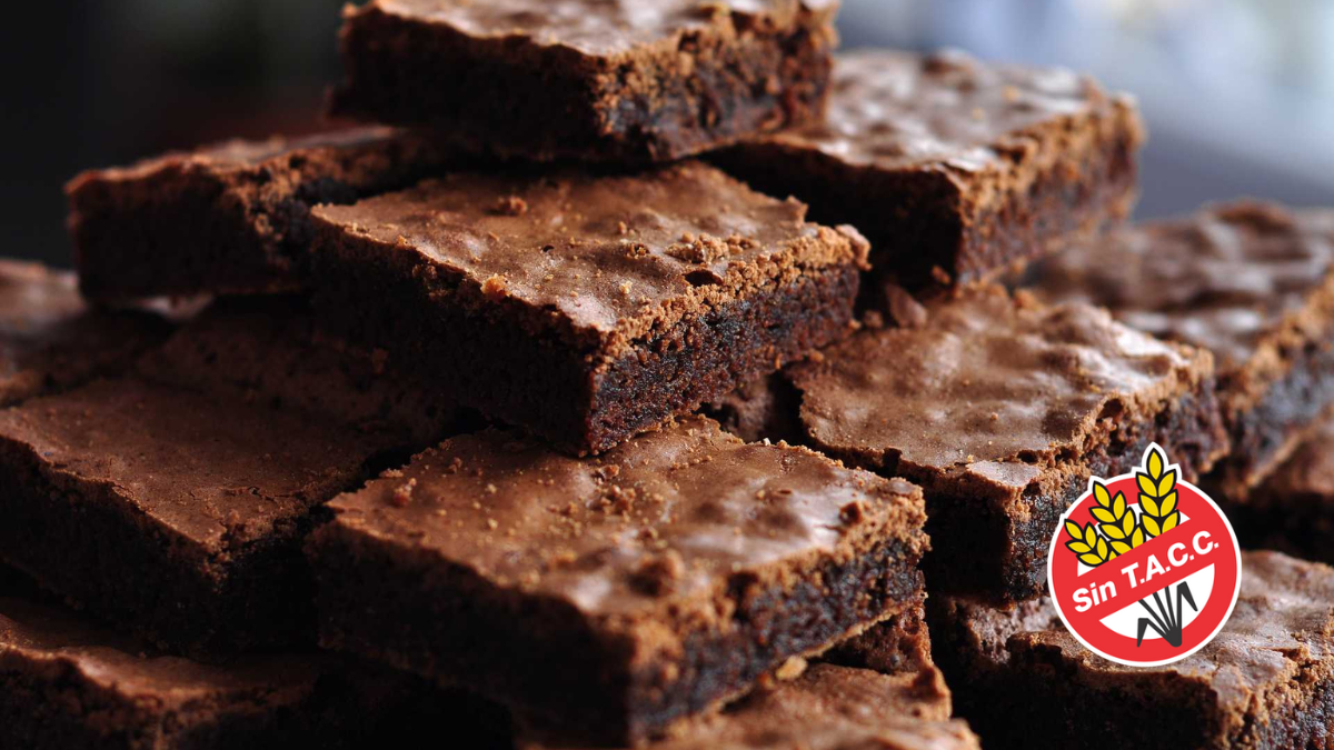 Esta receta de brownie con chips de chocolate sin TACC es perfecto para tomar la merienda, además su preparación es muy sencilla. Esta receta de brownie con chips de chocolate sin TACC es perfecto para tomar la merienda, además su preparación es muy sencilla.