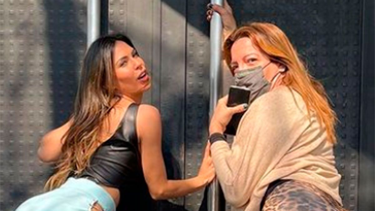 Barby Franco y Lizy Tagliani. Sensualidad y humor para la foto.