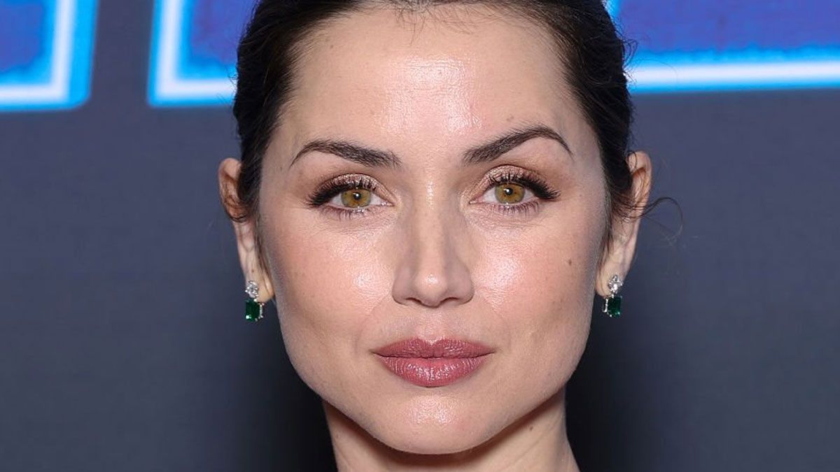 La  actriz Ana de Armas interpreta a Carolina Larriera en la película de Netflix.