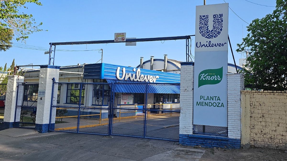 Ingreso a la planta modelo de deshidratados de Unilever en Guaymallén. Es la más grande de Argentina y exporta productos agrícolas con valor agregado al mundo.