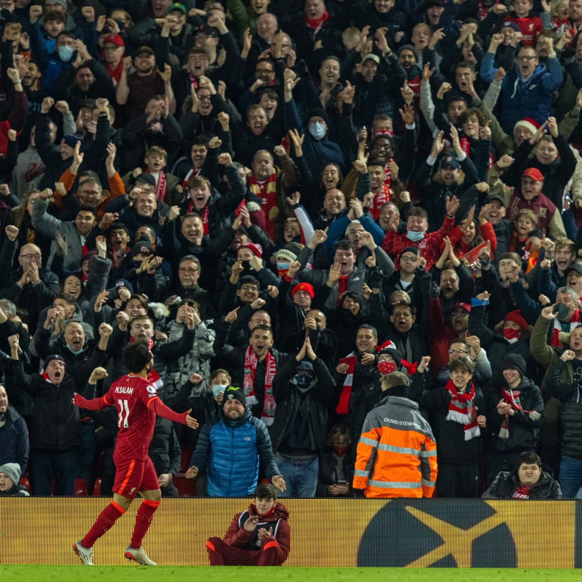 Liverpool, el equipo del momento, goleó al Manchester United y lidera la Premier League