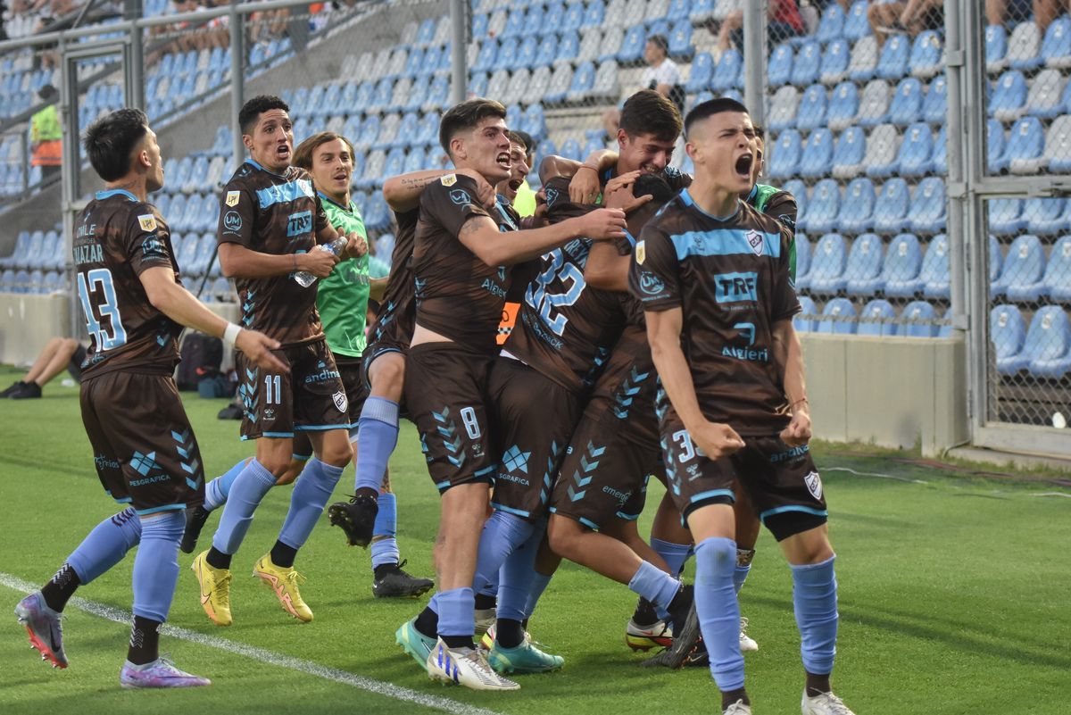 Platense avanzó a semifinales de la Copa de la Liga