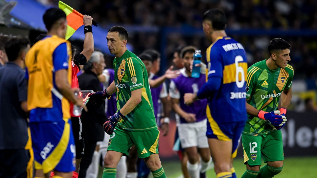 Acusan a dos futbolistas de Boca de agarrarse a las trompadas en medio de la crisis del club Acusan a dos futbolistas de Boca de agarrarse a las trompadas en medio de la crisis del club 