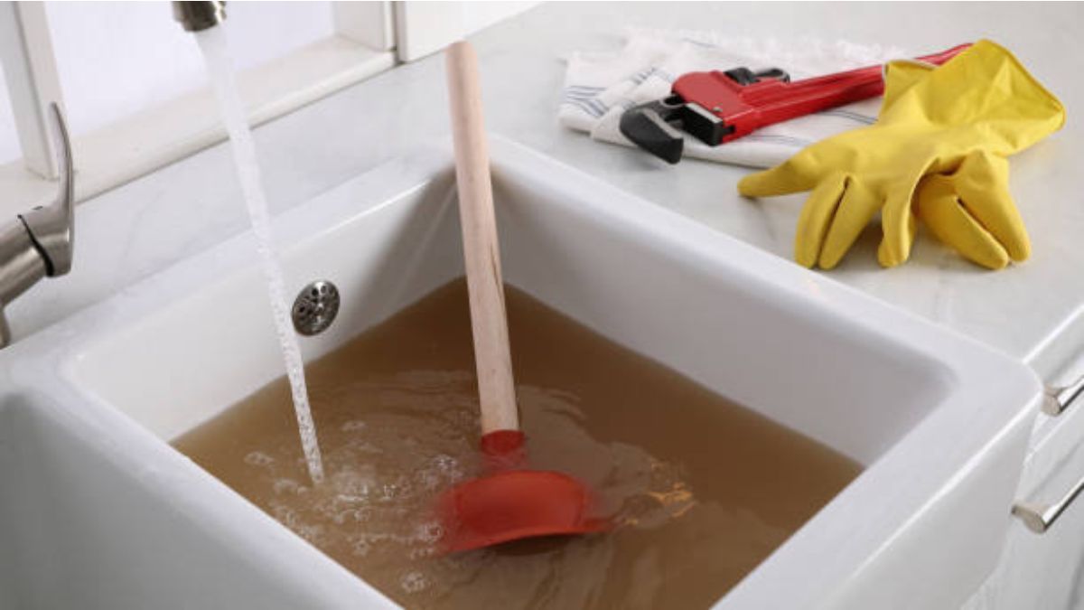 Con este truco lograrás destapar las cañerías de la cocina de forma inmediata.