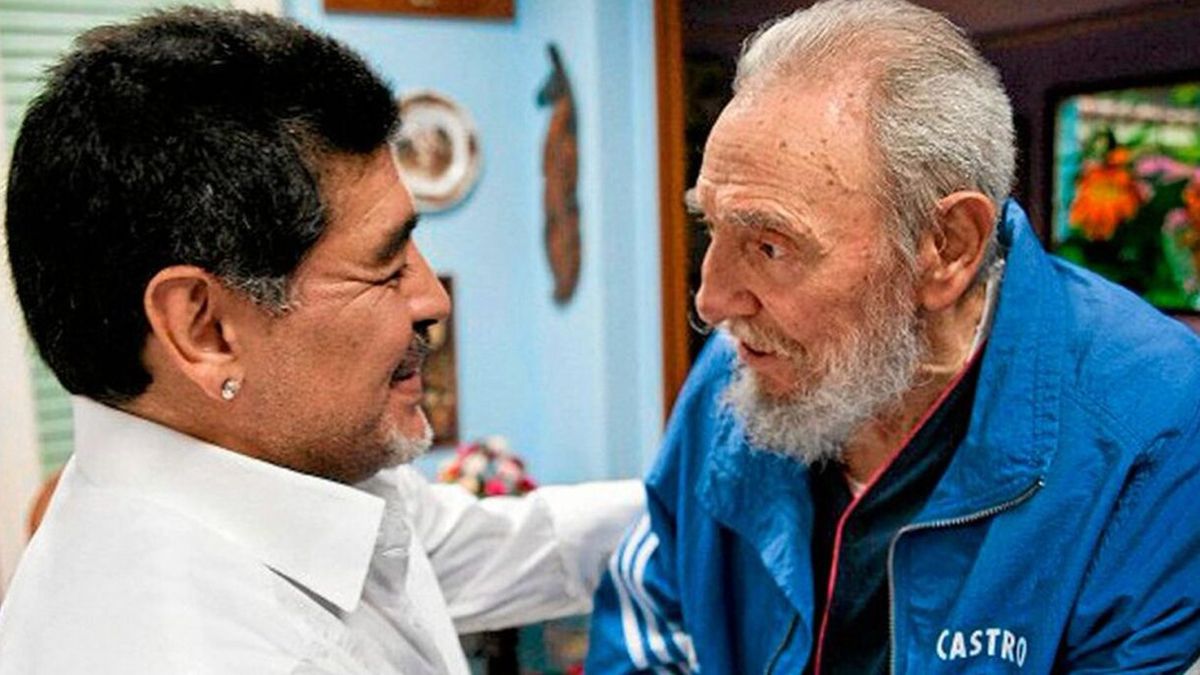 Diego Maradona junto a Fidel Castro.