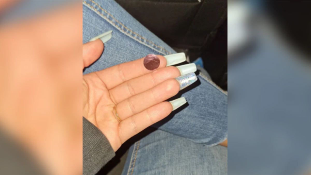 El sticker que el beb&eacute; ten&iacute;a en la boca.