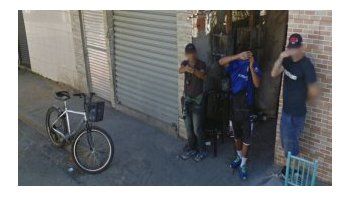 Un hombre apuntó con su arma a las cámaras de Google Maps en Brasil