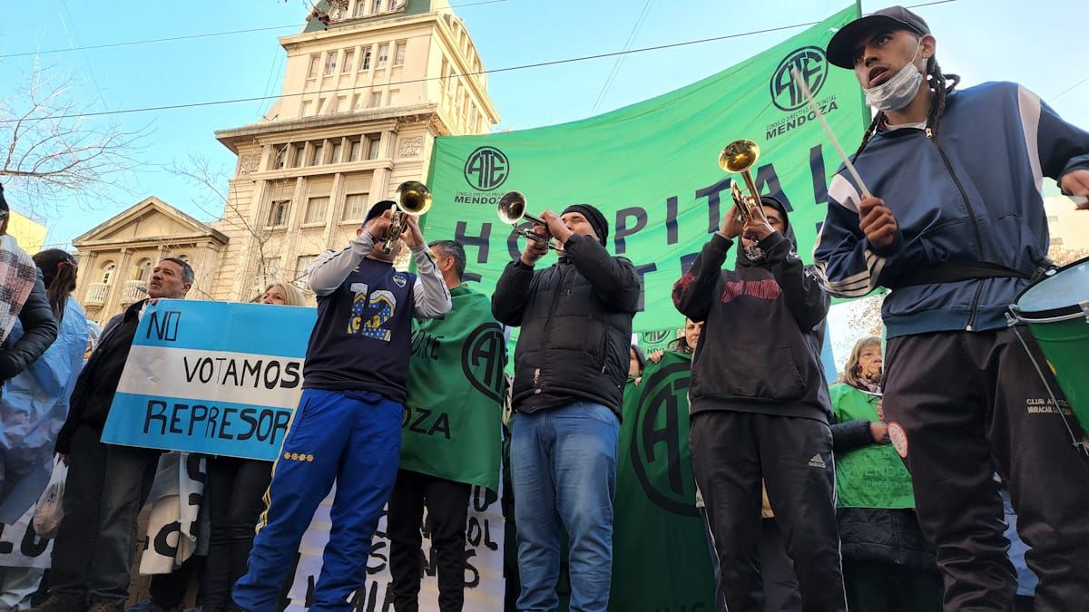 Empleados estatales dependientes del Gobierno provincial recibieron un aumento en sus asignaciones familiares. Empleados estatales dependientes del Gobierno provincial recibieron un aumento en sus asignaciones familiares.