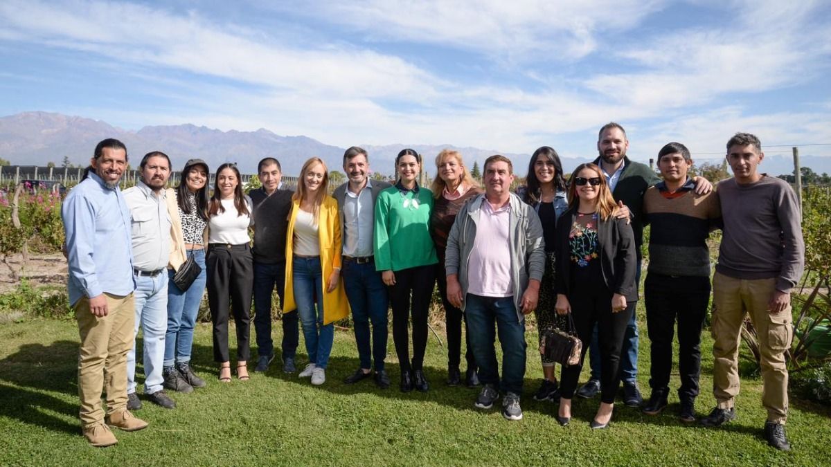 Participaron del lanzamiento de Torres Flor Destéfanis, Anabel Fernández Sagasti y Patricia Fadel, entre otros referentes del peronismo mendocino.