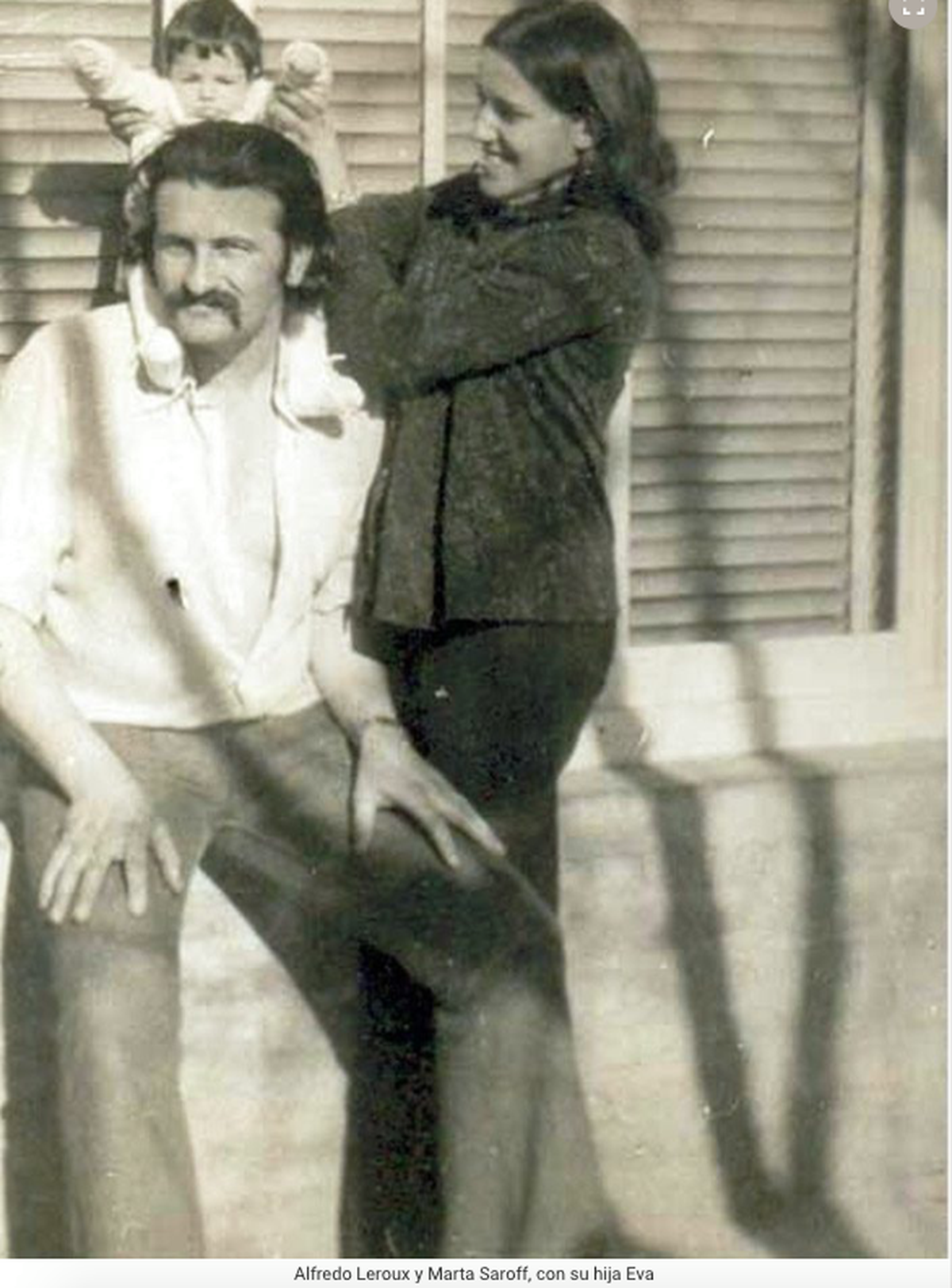 Alfredo Leroux y Marta Élida de Lourdes Saroff con su hija Eva. Alfredo Leroux y Marta Élida de Lourdes Saroff con su hija Eva.