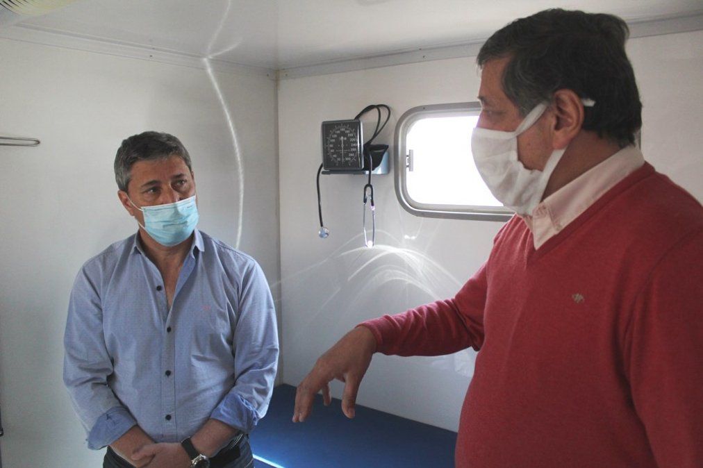 El intendente de Las Heras, Daniel Orozco, junto al titular de OSEP, Carlos Funes.