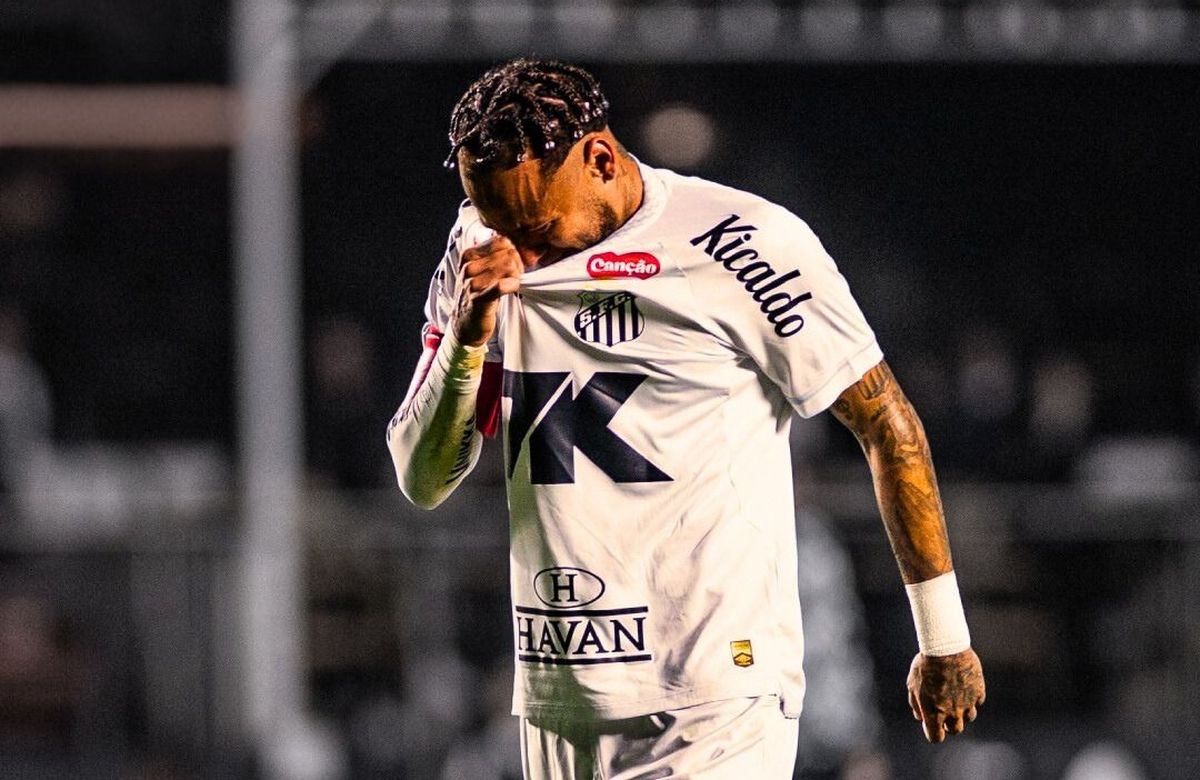 Neymar se retiró del estadio entre lágrimas.
