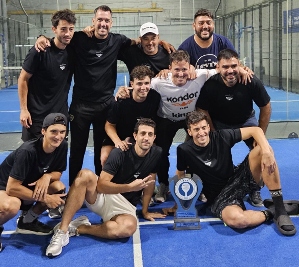 Los varones del Kondor Club celebraron el segundo puesto. Los varones del Kondor Club celebraron el segundo puesto.