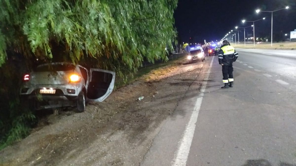 El hombre que conducía el Sandero falleció. El hombre que conducía el Sandero falleció.