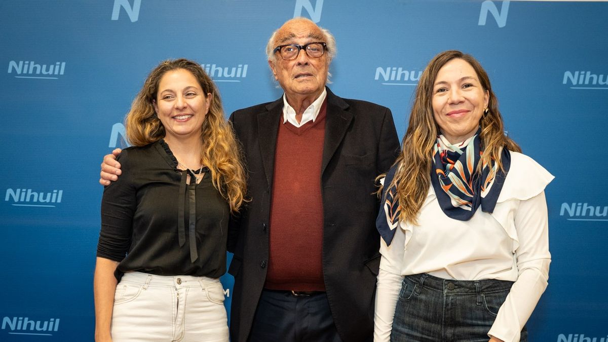 Belén Maspoli y Paula Lomona, integrantes de Crear Más Potencial junto al periodista Osvaldo "Bebo" Granados. Belén Maspoli y Paula Lomona, integrantes de Crear Más Potencial junto al periodista Osvaldo "Bebo" Granados.