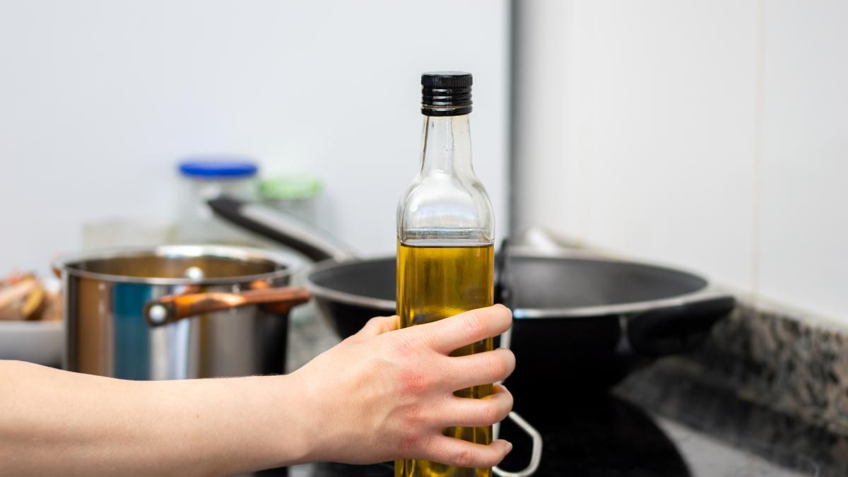 Aceite de oliva: por qué no recomiendan guardarlo en la cocina y dónde hay que conservarlo Aceite de oliva: por qué no recomiendan guardarlo en la cocina y dónde hay que conservarlo