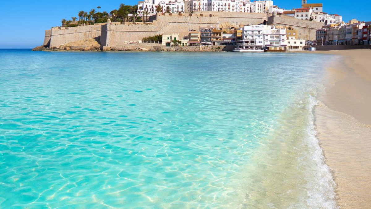 Playa Norte es premiada cada año por sus aguas y por estar preparada para recibir adecuadamente a sus visitantes. Playa Norte es premiada cada año por sus aguas y por estar preparada para recibir adecuadamente a sus visitantes.
