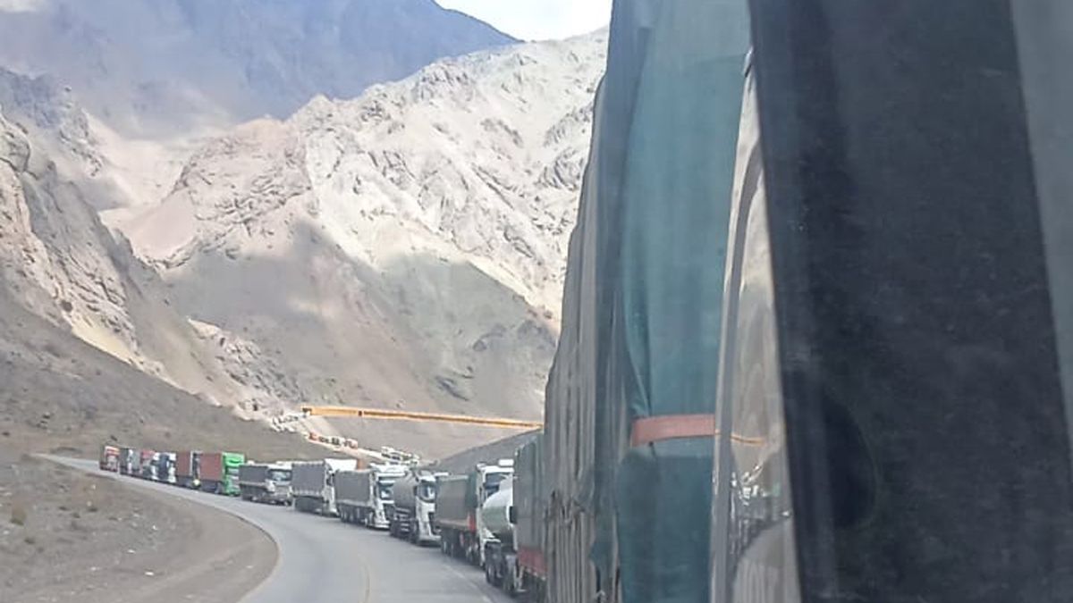Son alrededor de tres mil los camioneros varados en Mendoza.