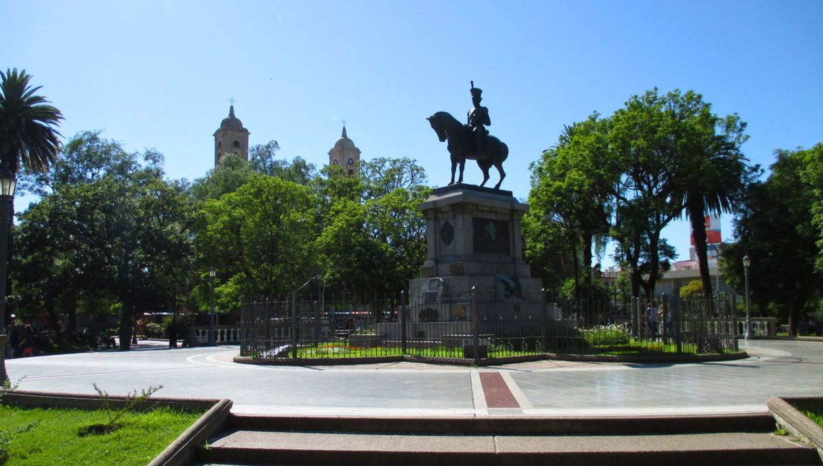 La provincia argentina cuya capital lleva el nombre fundacional más largo del país