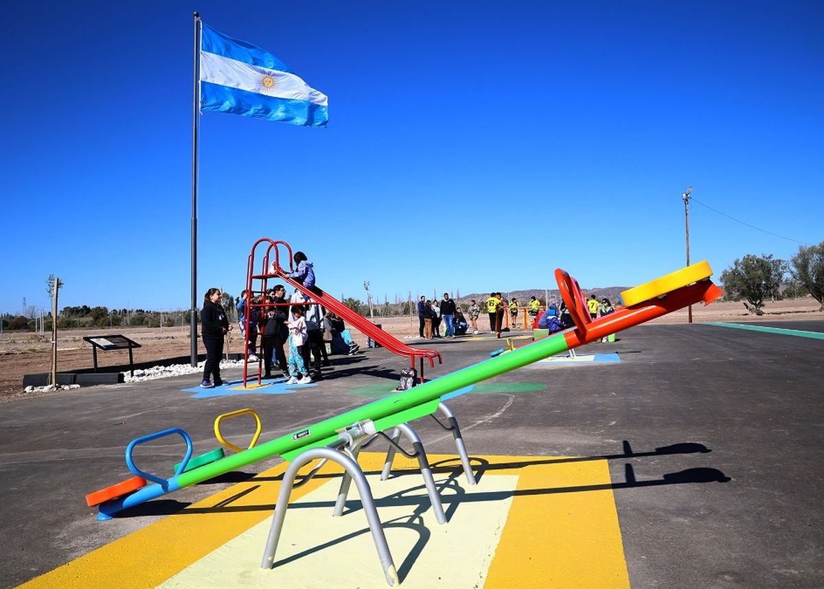 Esta obra se logró gracias a la unión del sector público, el sector privado, y la organización vecinal. Esta obra se logró gracias a la unión del sector público, el sector privado, y la organización vecinal.