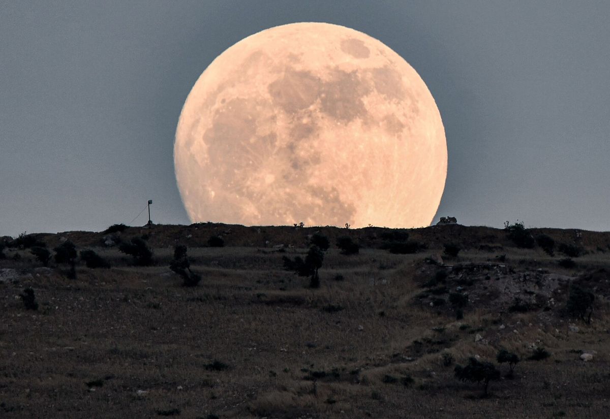 Cu&aacute;l es la mejor hora para observar la "Luna de Nieve" en el cielo nocturno de febrero