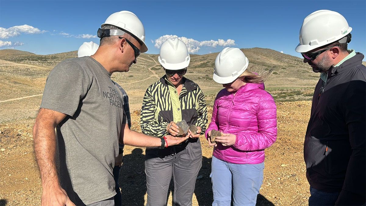 Funcionarios en Hierro Indio. Funcionarios en Hierro Indio.