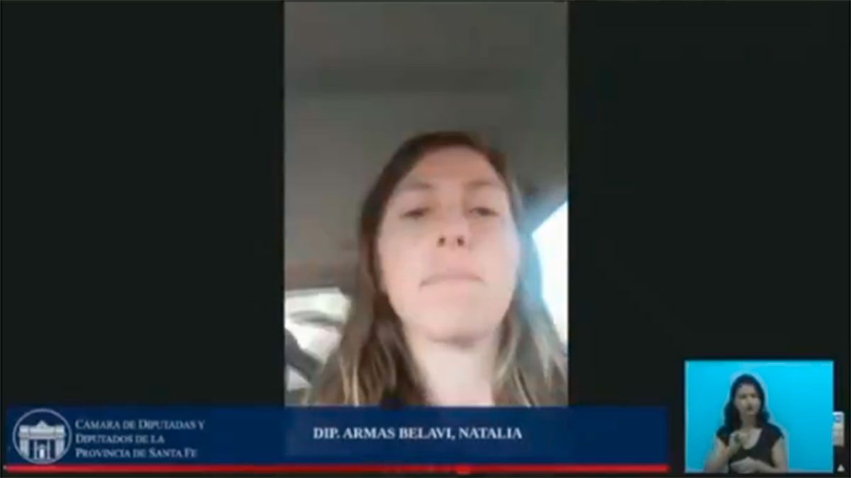 Una diputada sesionó mientras manejaba su auto en Santa Fe