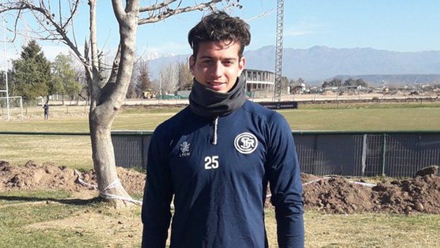 Fue campeón en las inferiores de Boca y ahora tiene su chance en la Lepra