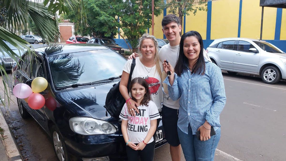 Viral: la vieron en la calle con su hija con discapacidad y le regalaron un auto
