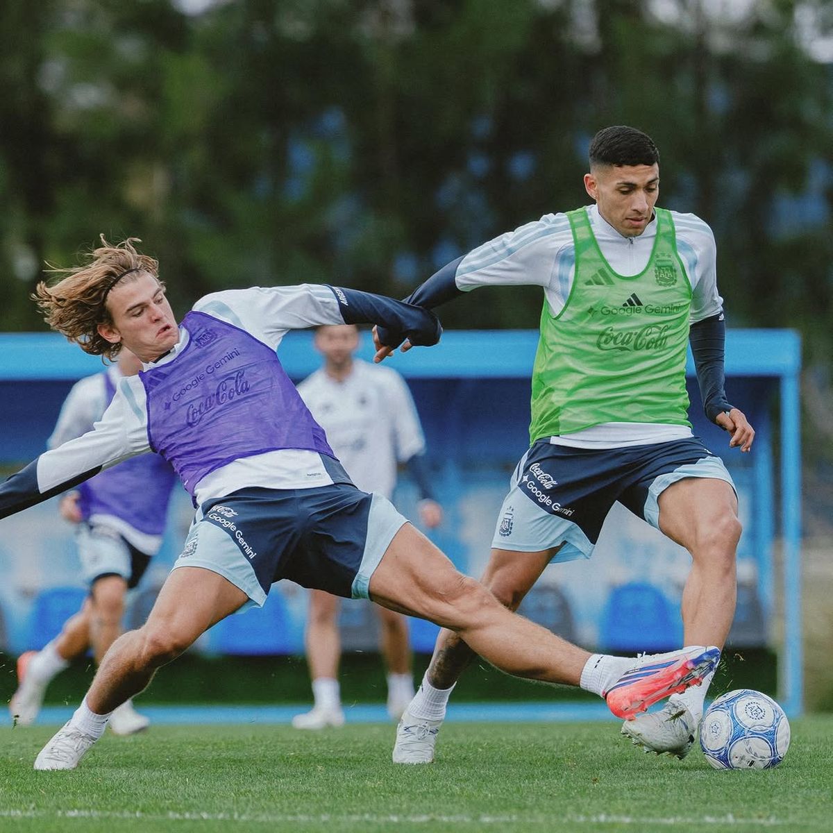 Nico Paz sería el remplazante de Messi en la Selección argentina y Equi Fernández espera su oportunidad.
