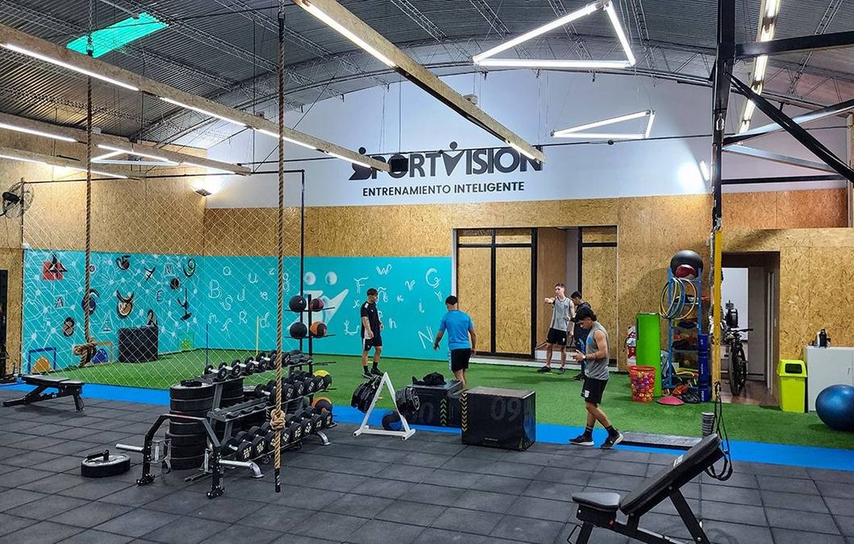 Deportistas profesionales se entrenan visual, física y mentamente para alcanzar los objetivos de alto rendimiento. Deportistas profesionales se entrenan visual, física y mentamente para alcanzar los objetivos de alto rendimiento.