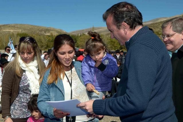 Paco Pérez inauguró obras y firmó convenios en Malargüe