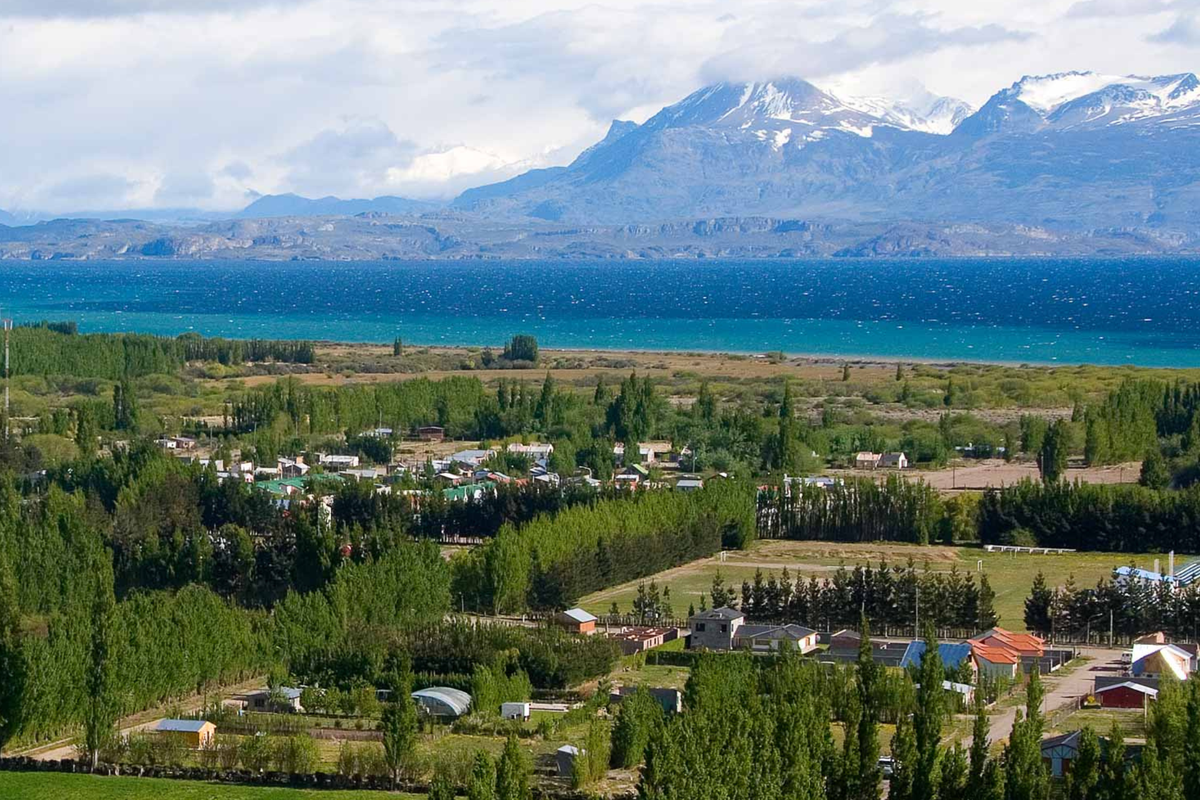 Es uno de los pueblos más lindos de Argentina y posee cuevas con pinturas de hace 10.000 años