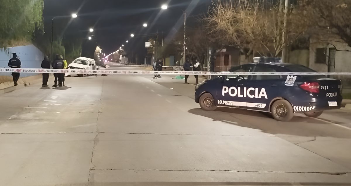 Un joven de 25 años murió en el acto luego de volcar su camioneta en calle Emilio Civit y Juan Agustín Maza, de Maipú.