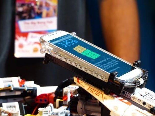 Un robot de Lego tarda tres segundos en resolver un cubo de rubik