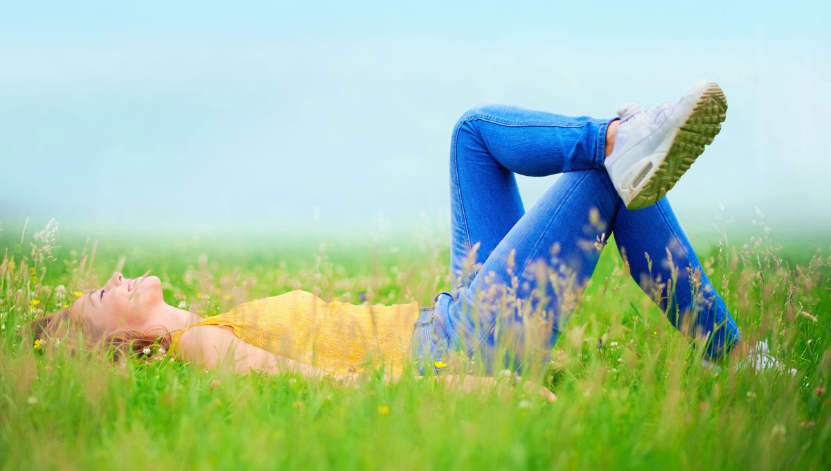 Dolce far niente invita a respirar, pensar, relajar el cuerpo y pausar la mente Dolce far niente invita a respirar, pensar, relajar el cuerpo y pausar la mente