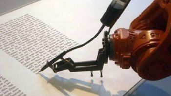 Un robot que te escribe la Torá más rápido que un rabino