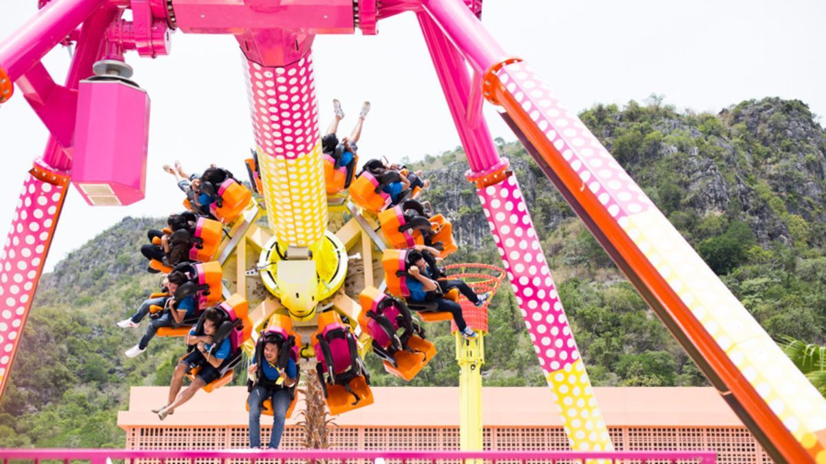 El video viral del desprendimiento de un juego mecánico en Ecuador deja 10 personas en los aires