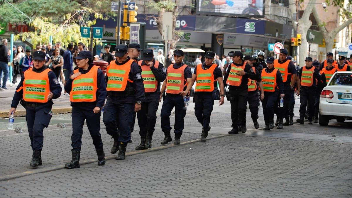 En el Ministerio de Seguridad preocupa la cantidad de licencias psiquiátricas de decenas de policías que pasaron años sin trabajar y percibiendo sus salarios. En el Ministerio de Seguridad preocupa la cantidad de licencias psiquiátricas de decenas de policías que pasaron años sin trabajar y percibiendo sus salarios.