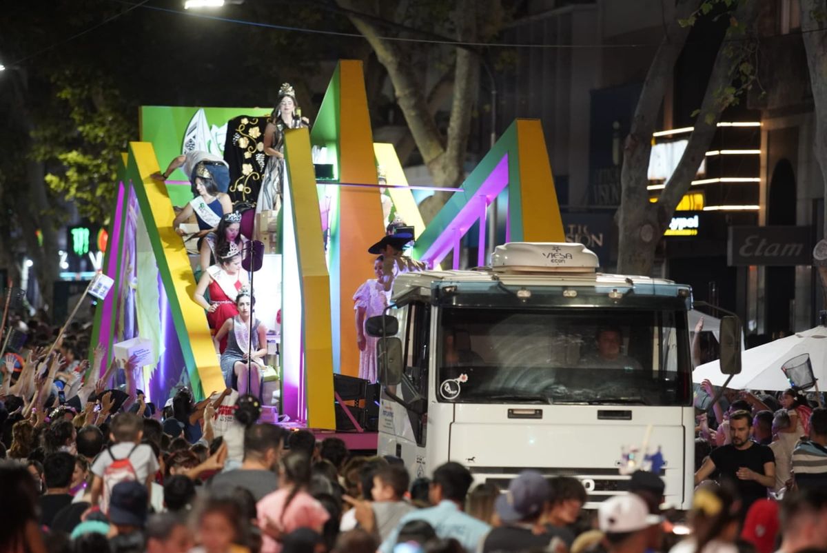 La Via Blanca es una de las celebraciones dentro del calendario vendimial que convoca a miles de mendocinos y turistas. La Via Blanca es una de las celebraciones dentro del calendario vendimial que convoca a miles de mendocinos y turistas.