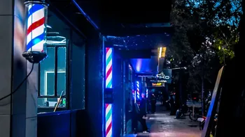 Quince barberías en 400 metros y una pintoresca disputa por cada cabeza Quince barberías en 400 metros y una pintoresca disputa por cada cabeza