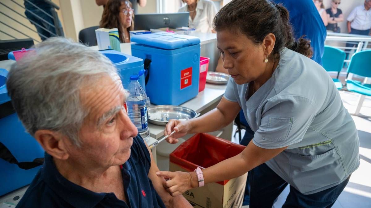 A buen ritmo, Mendoza continúa con la campaña de vacunación antigripal. A buen ritmo, Mendoza continúa con la campaña de vacunación antigripal. 