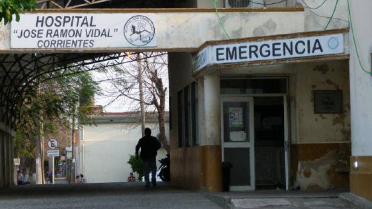 La mujer fue llevada al hospital Vidal de Corrientes y luego trasladada a un hospital de alta complejidad dada la gravedad de las quemaduras que sufrió. Su esposo está detenido por femicidio