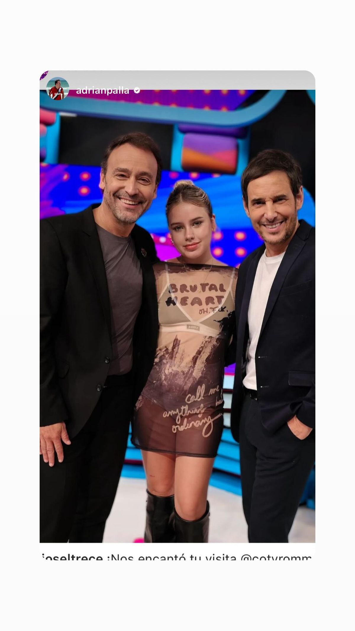 Dejando ver su colaless, Coti Romero confirma que las ultra transparencias son tendencia. Dejando ver su colaless, Coti Romero confirma que las ultra transparencias son tendencia.