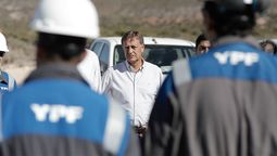 YPF avanza con los trabajos de petróleo no convencional en la Vaca Muerta mendocina. Aquí, una visita del ex gobernador Rodolfo Suarez.