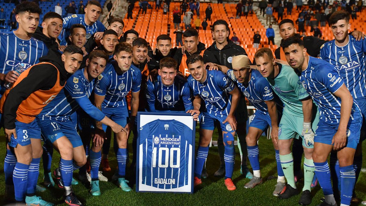 Godoy Cruz homenajeó a Tomás Badaloni, quien cumplió 100 partidos con la camiseta bodeguera en Primera División.