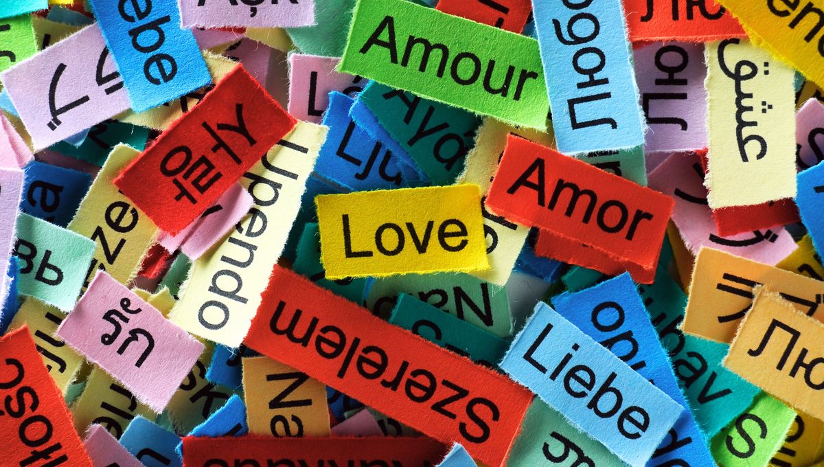 Esta palabra nos invita a pensar el amor como algo transversal a la vida, que abarca todos los aspectos cotidianos.  Esta palabra nos invita a pensar el amor como algo transversal a la vida, que abarca todos los aspectos cotidianos. 